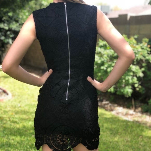 Black Short Sleeveless Lace Dress - Picture 2 of 6